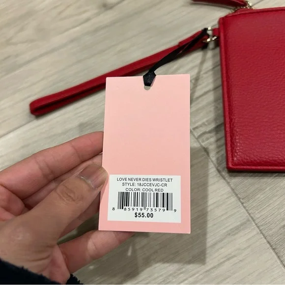NWT Juicy Couture Red Heart Wristlet - Picture 3 of 8